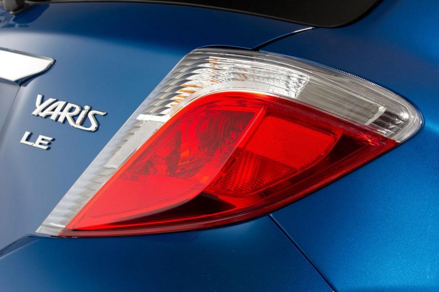  Toyota Yaris 2013 года  (фото 4 из 22)